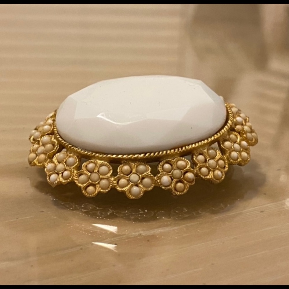 Lovely Vintage Set Brooch/ Pin & Clip Earrings - Picture 5 of 7